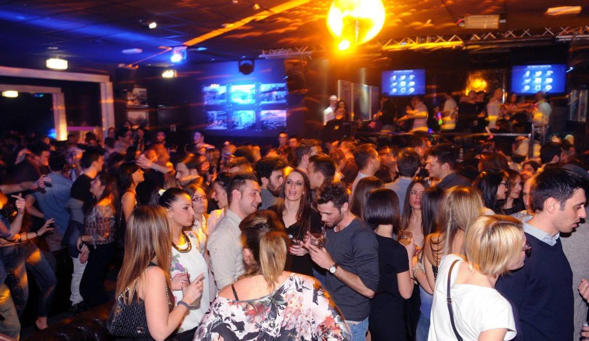 Vida Nocturna de Milán: Bares, Discotecas & Donde Beben los Locales (No Turistas)